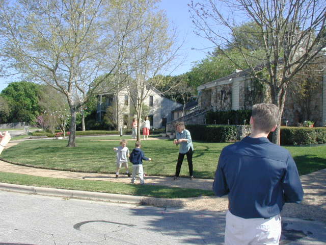 2005/03(March)/Easter/640x480_2005-03-27-Easter-33-confetti-eggs-Vale-Chance.JPG