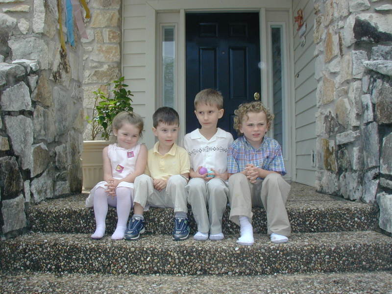 2005/03(March)/Easter/800x600_2005-03-27-Easter-12-Vale-Chance-Kyla-Dax.JPG