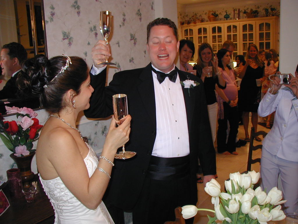 2005/03(March)/Greg-Mariana-Wedding/1024x768_2005-03-18-Greg-Mariana-wedding-24-toast.JPG