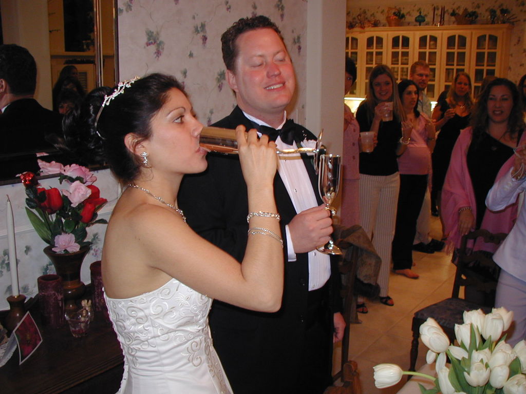 2005/03(March)/Greg-Mariana-Wedding/1024x768_2005-03-18-Greg-Mariana-wedding-26-toast.JPG