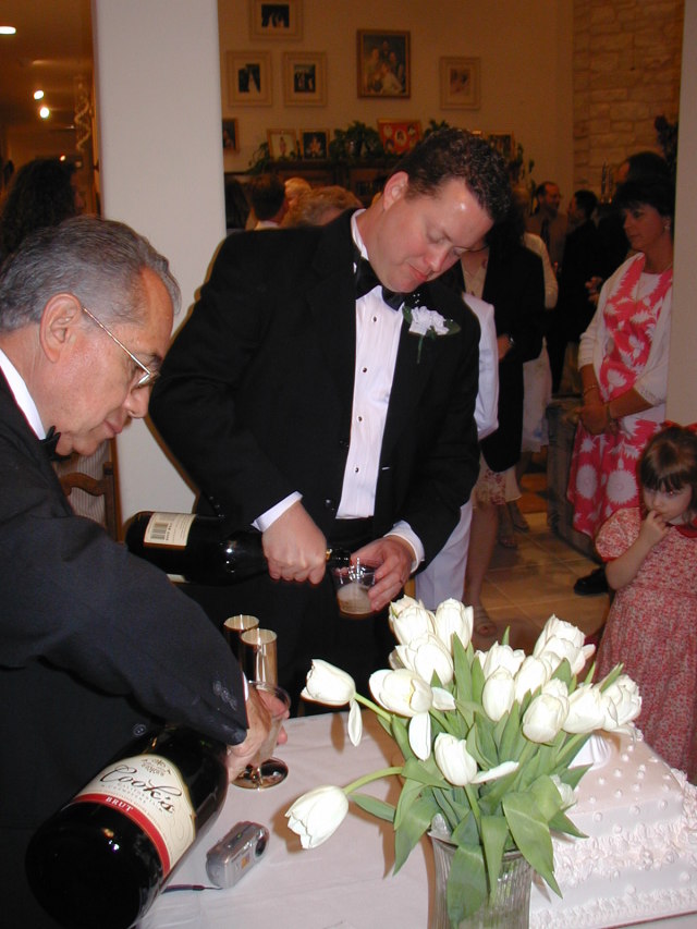 2005/03(March)/Greg-Mariana-Wedding/640x480_2005-03-18-Greg-Mariana-wedding-19-champagne.JPG