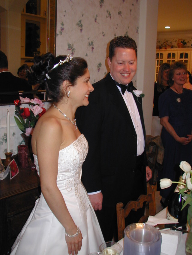 2005/03(March)/Greg-Mariana-Wedding/640x480_2005-03-18-Greg-Mariana-wedding-22-toast.JPG
