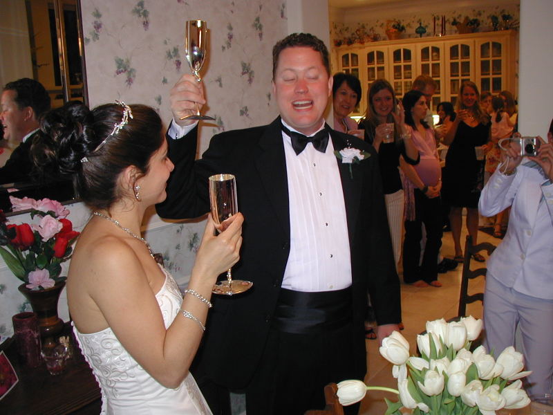 2005/03(March)/Greg-Mariana-Wedding/800x600_2005-03-18-Greg-Mariana-wedding-24-toast.JPG