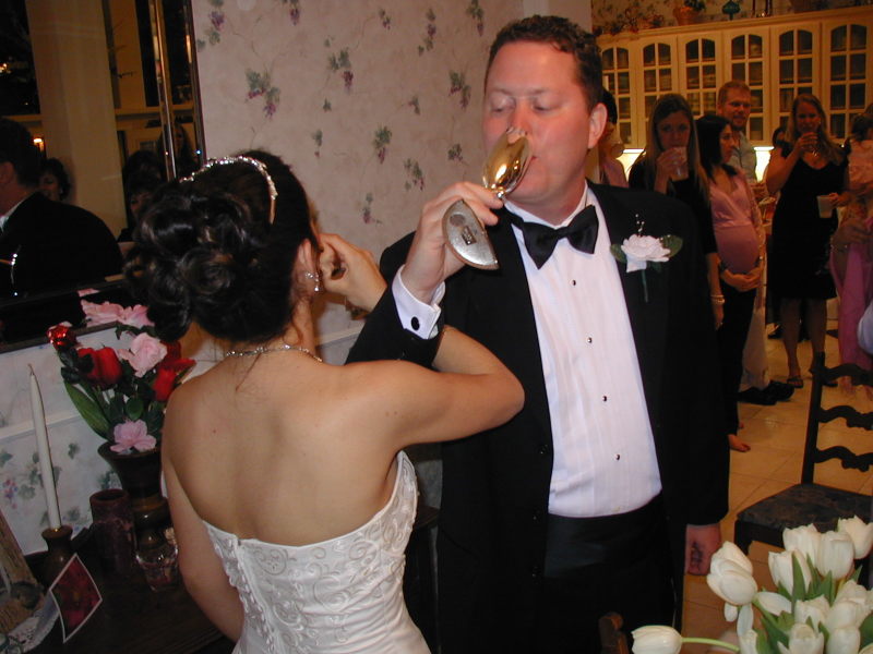 2005/03(March)/Greg-Mariana-Wedding/800x600_2005-03-18-Greg-Mariana-wedding-25-toast.JPG