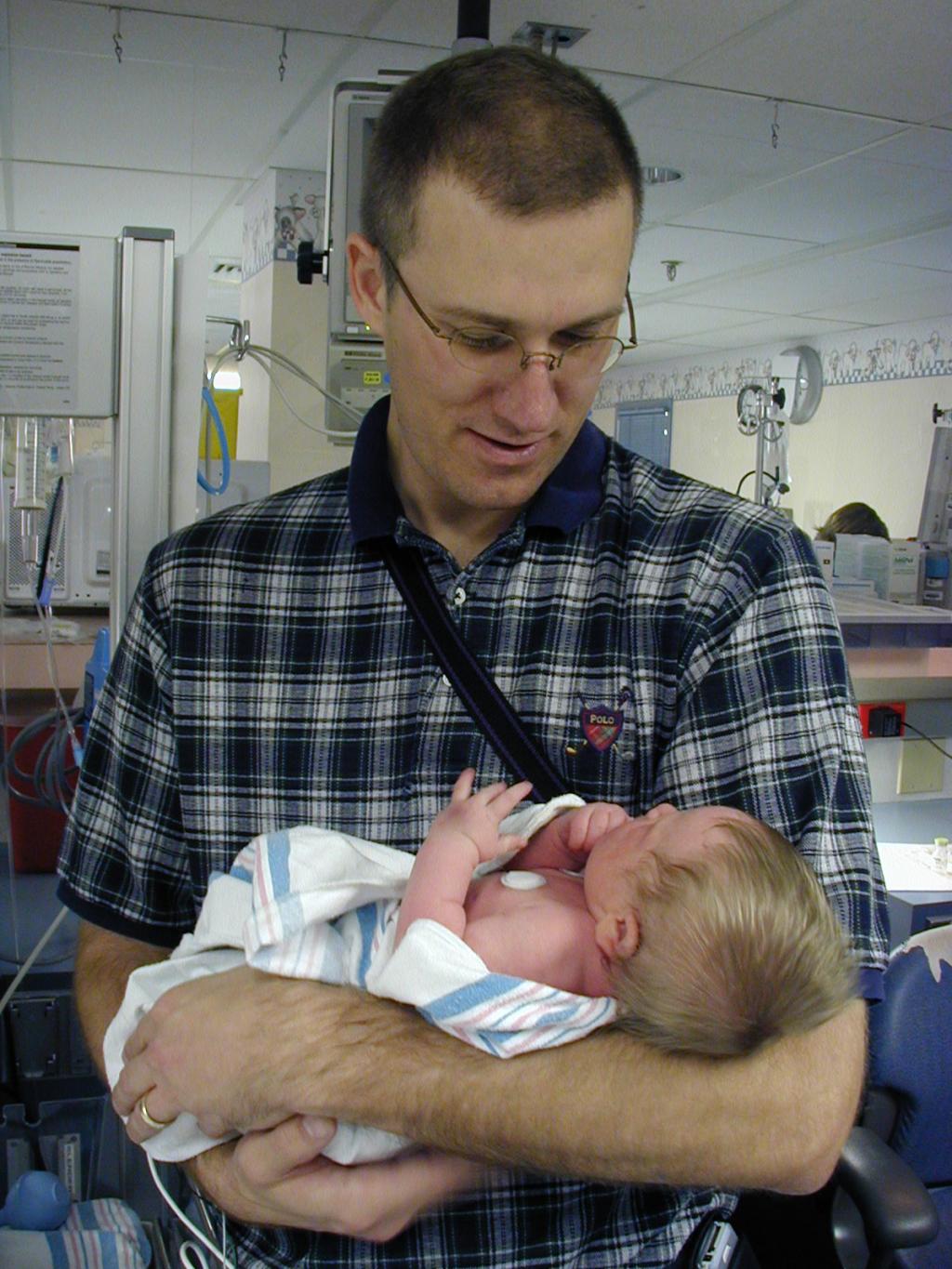 2005/03(March)/Ian-born/1024x768_2005-03-11-Baby-Ian-5-Travis.JPG