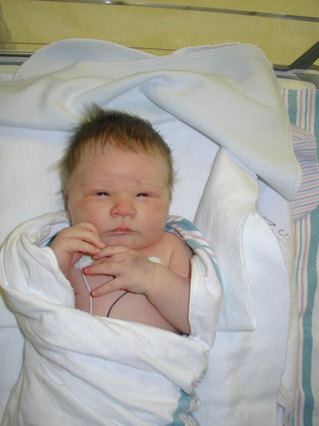 2005/03(March)/Ian-born/1024x768_2005-03-11-Baby-Ian-7.JPG
