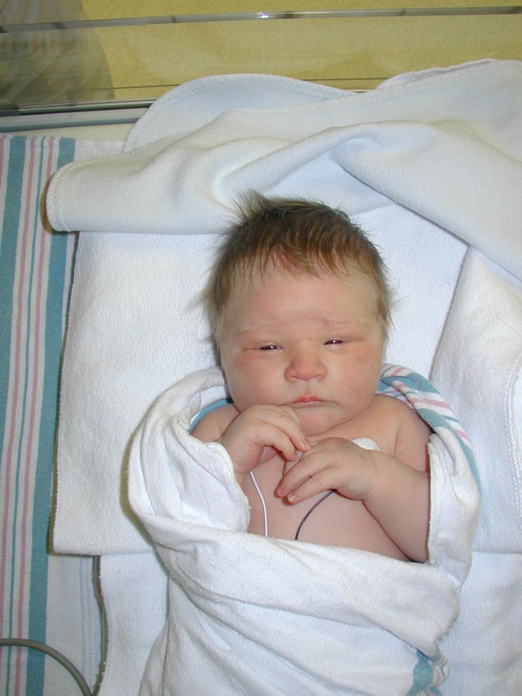 2005/03(March)/Ian-born/1024x768_2005-03-11-Baby-Ian-8.JPG