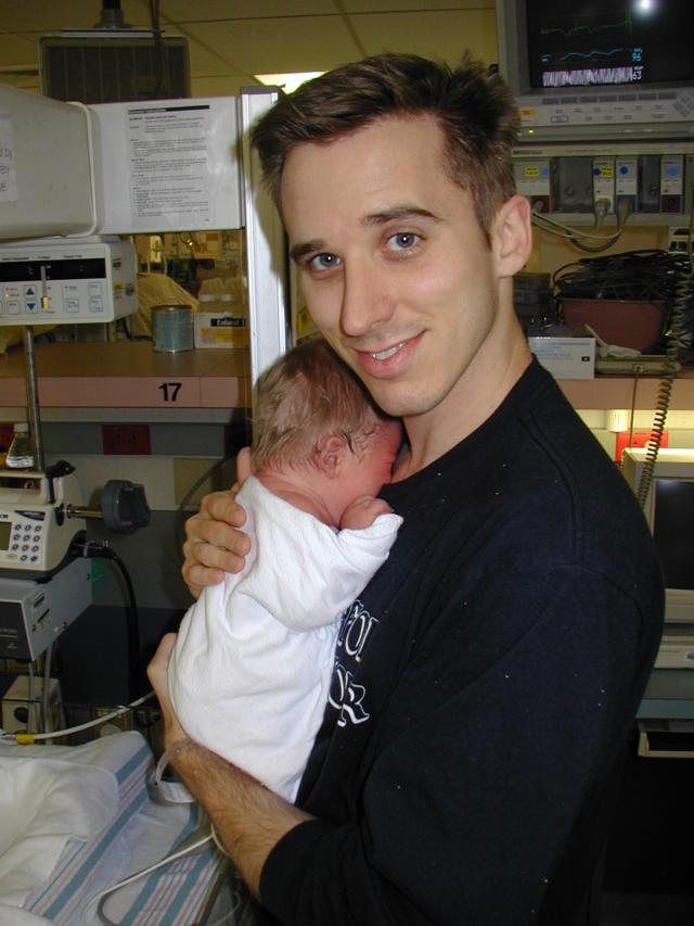 2005/03(March)/Ian-born/640x480_2005-03-11-Baby-Ian-2-Josh.JPG