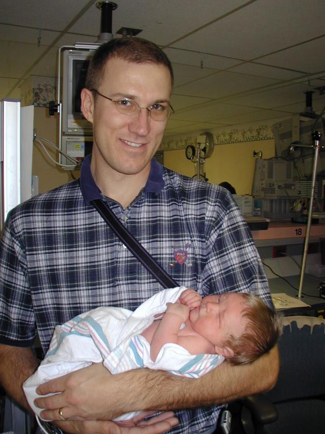 2005/03(March)/Ian-born/640x480_2005-03-11-Baby-Ian-6-Travis.JPG