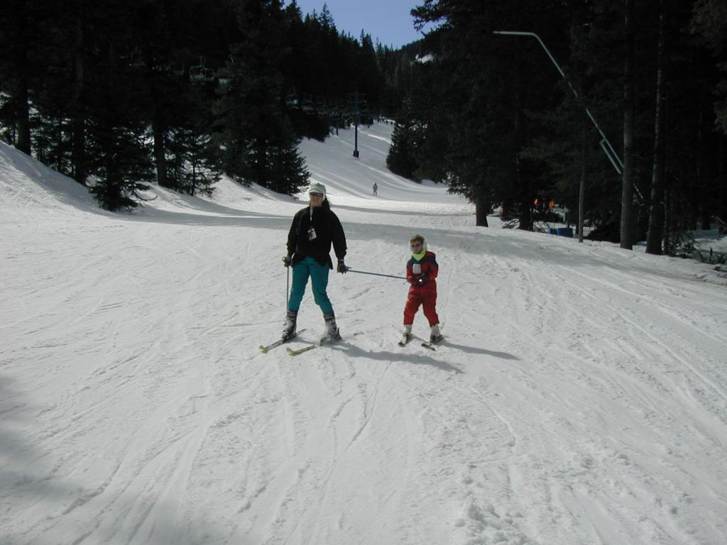 2005/03(March)/Ruidoso/Day1-skiing/1024x768_2005-03-13-Rudoso-Skiing-08-Suzi-Chance.JPG