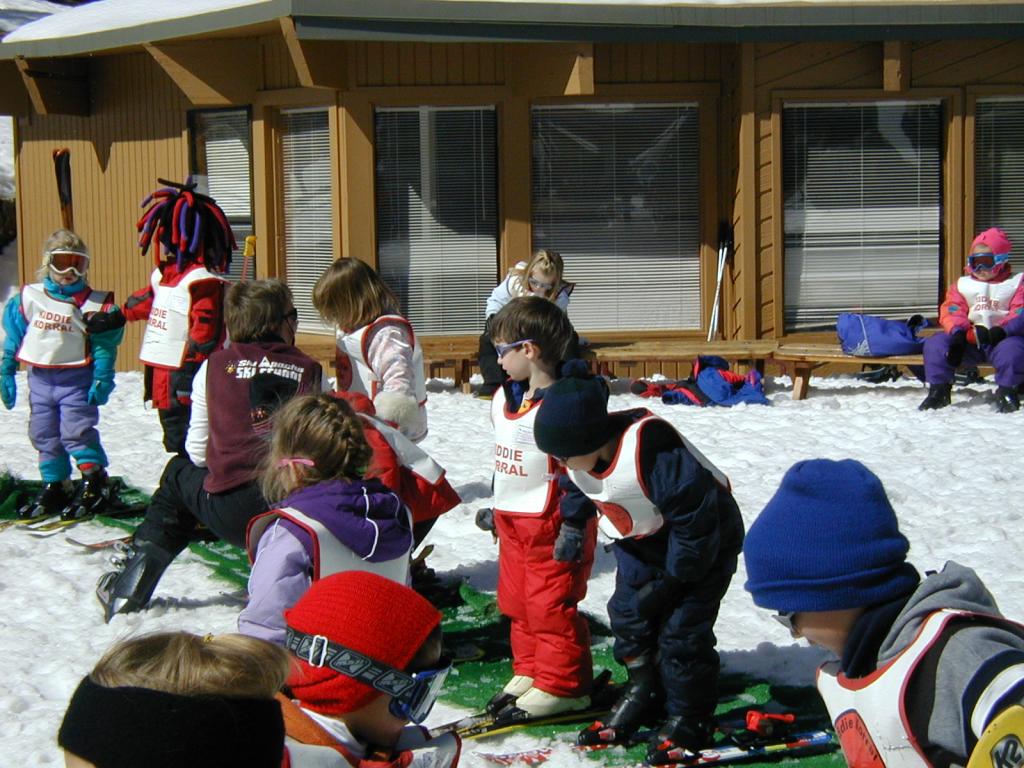 2005/03(March)/Ruidoso/Day1-skiing/1024x768_2005-03-13-Rudoso-Skiing-11--Dax-Kiddie-Koral.JPG