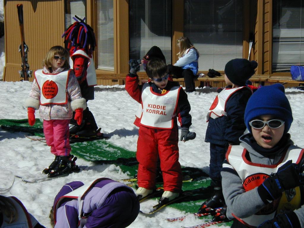 2005/03(March)/Ruidoso/Day1-skiing/1024x768_2005-03-13-Rudoso-Skiing-13--Dax-Kiddie-Koral.JPG