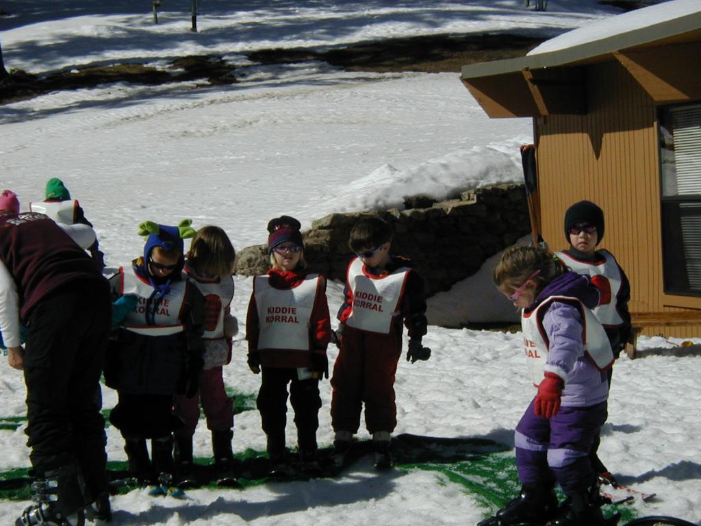 2005/03(March)/Ruidoso/Day1-skiing/1024x768_2005-03-13-Rudoso-Skiing-16--Dax-Kiddie-Koral.JPG