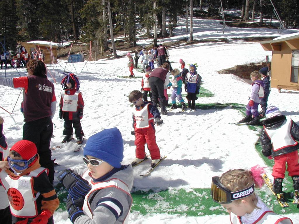 2005/03(March)/Ruidoso/Day1-skiing/1024x768_2005-03-13-Rudoso-Skiing-20--Dax-Kiddie-Koral.JPG