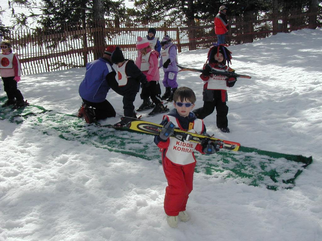 2005/03(March)/Ruidoso/Day1-skiing/1024x768_2005-03-13-Rudoso-Skiing-24--Dax-Kiddie-Koral.JPG