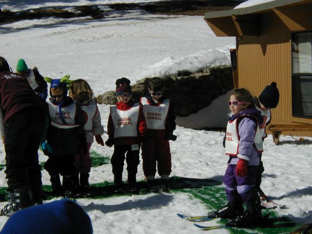 2005/03(March)/Ruidoso/Day1-skiing/640x480_2005-03-13-Rudoso-Skiing-17--Dax-Kiddie-Koral.JPG