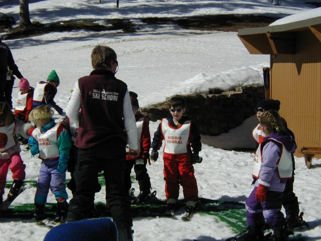 2005/03(March)/Ruidoso/Day1-skiing/640x480_2005-03-13-Rudoso-Skiing-19--Dax-Kiddie-Koral.JPG