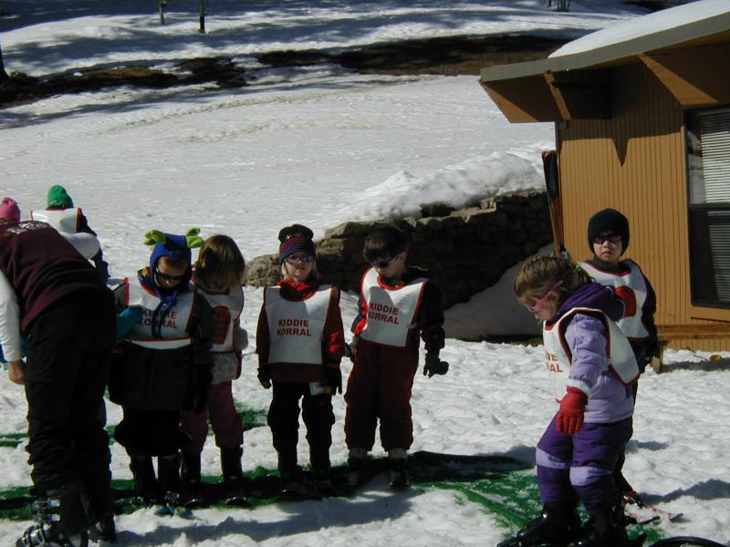 2005/03(March)/Ruidoso/Day1-skiing/800x600_2005-03-13-Rudoso-Skiing-16--Dax-Kiddie-Koral.JPG