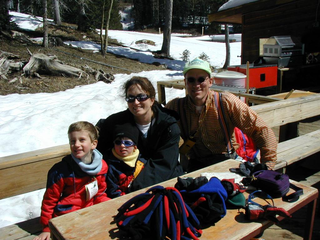 2005/03(March)/Ruidoso/Day2-skiing/1024x768_2005-03-14-Ruidoso-skiing-13-Chance-Dax-Suzi-Travis.JPG