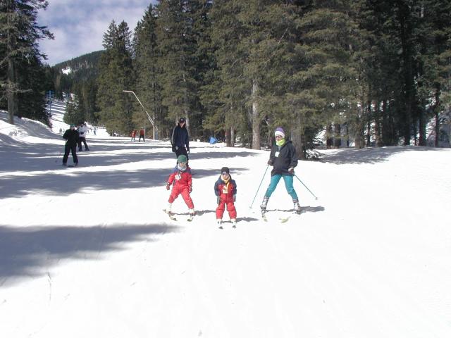 2005/03(March)/Ruidoso/Day2-skiing/640x480_2005-03-14-Ruidoso-skiing-07-Chance-Dax-Suzi.JPG