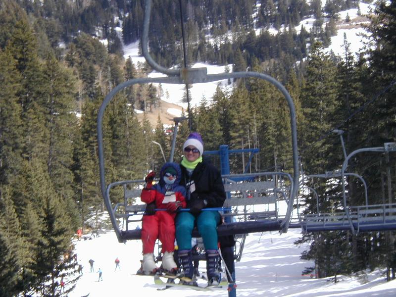 2005/03(March)/Ruidoso/Day2-skiing/800x600_2005-03-14-Ruidoso-skiing-15-Chance-Suzi.JPG