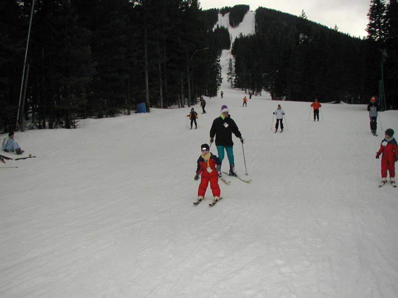 2005/03(March)/Ruidoso/Day2-skiing/800x600_2005-03-14-Ruidoso-skiing-18-Dax-Suzi-Chance.JPG
