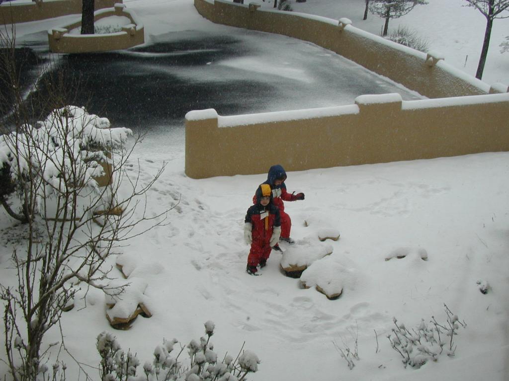 2005/03(March)/Ruidoso/Day3-snowed-in/1024x768_2005-03-15-Ruidoso-snowed-in-02-Chance-Dax.JPG