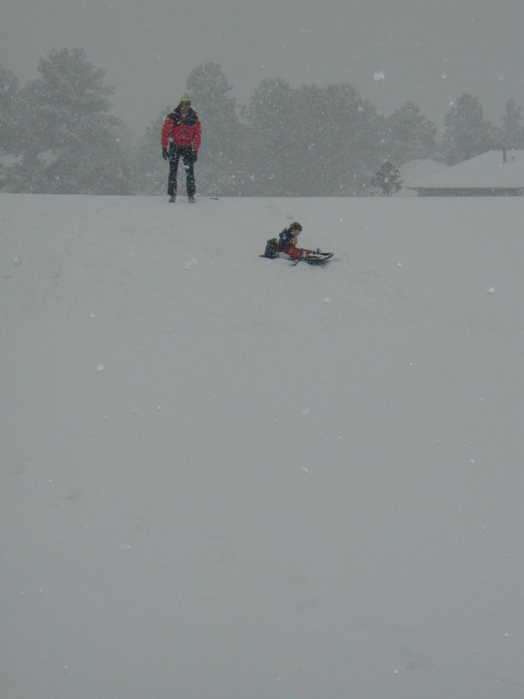 2005/03(March)/Ruidoso/Day3-snowed-in/1024x768_2005-03-15-Ruidoso-snowed-in-09-sledding.JPG
