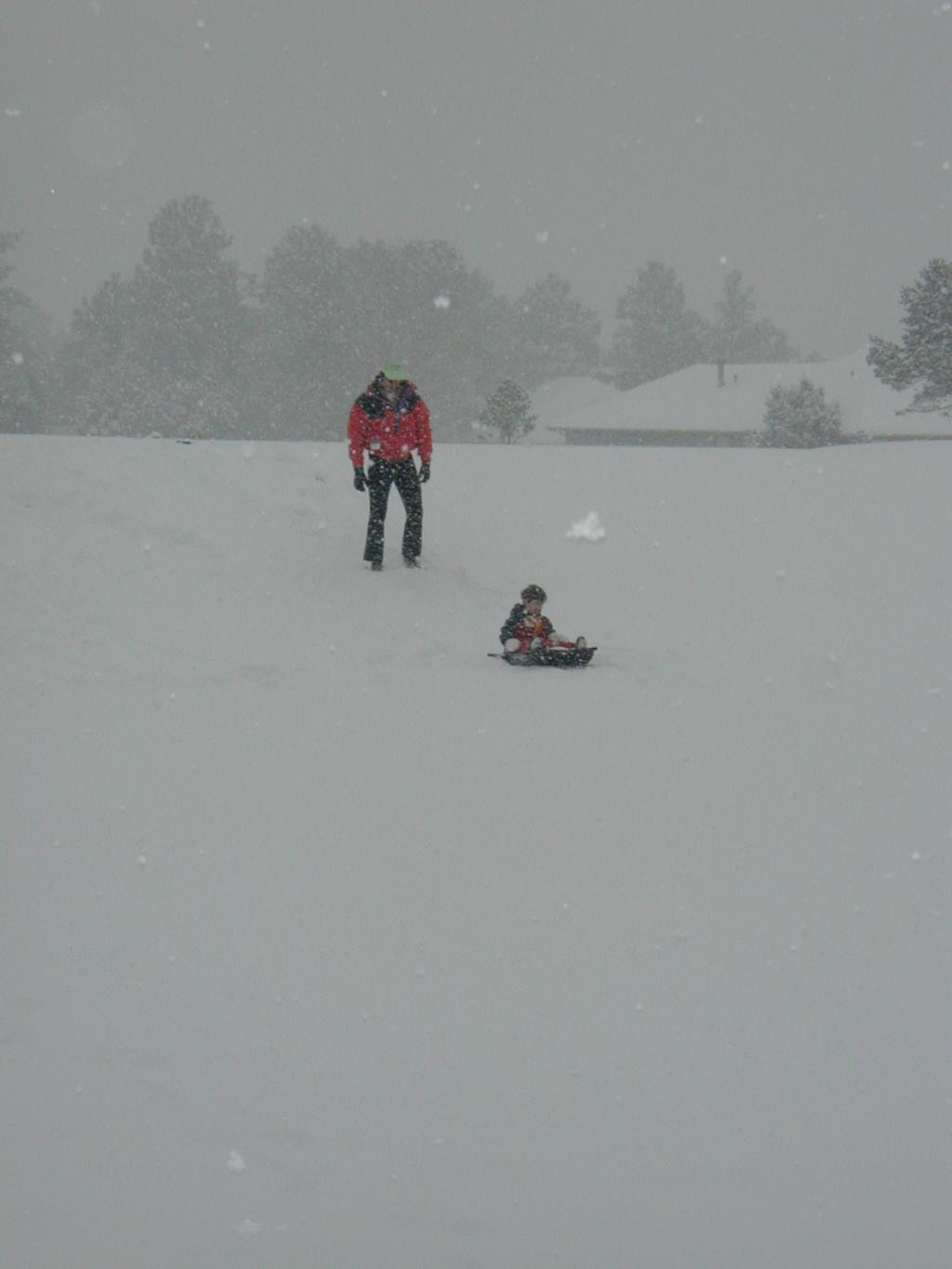 2005/03(March)/Ruidoso/Day3-snowed-in/1024x768_2005-03-15-Ruidoso-snowed-in-10-sledding.JPG