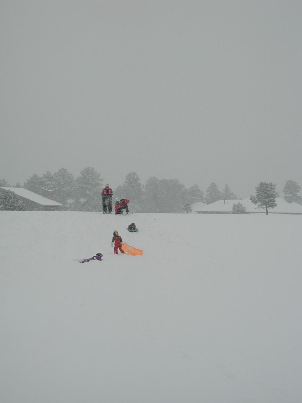 2005/03(March)/Ruidoso/Day3-snowed-in/1024x768_2005-03-15-Ruidoso-snowed-in-14-sledding.JPG