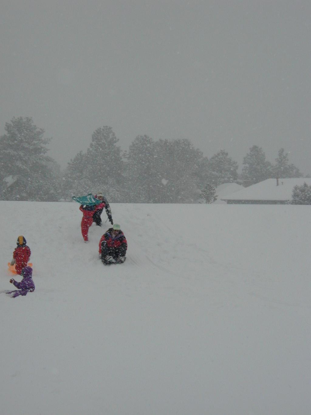 2005/03(March)/Ruidoso/Day3-snowed-in/1024x768_2005-03-15-Ruidoso-snowed-in-15-sledding.JPG