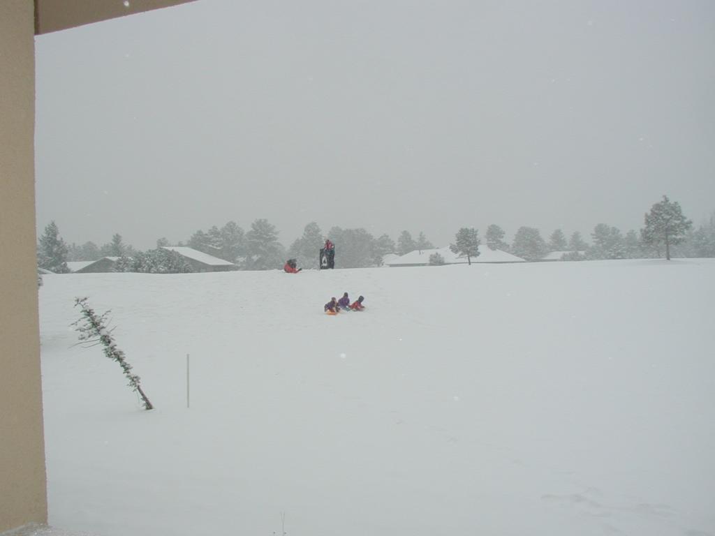 2005/03(March)/Ruidoso/Day3-snowed-in/1024x768_2005-03-15-Ruidoso-snowed-in-16-sledding.JPG
