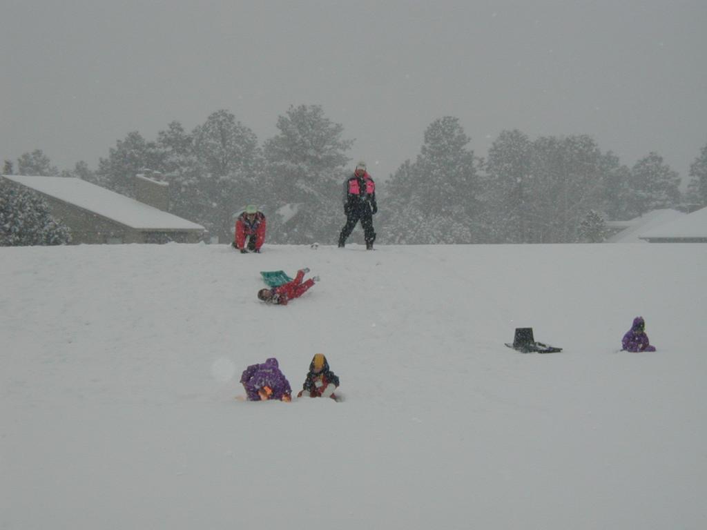 2005/03(March)/Ruidoso/Day3-snowed-in/1024x768_2005-03-15-Ruidoso-snowed-in-19-sledding-Chance-falling.JPG