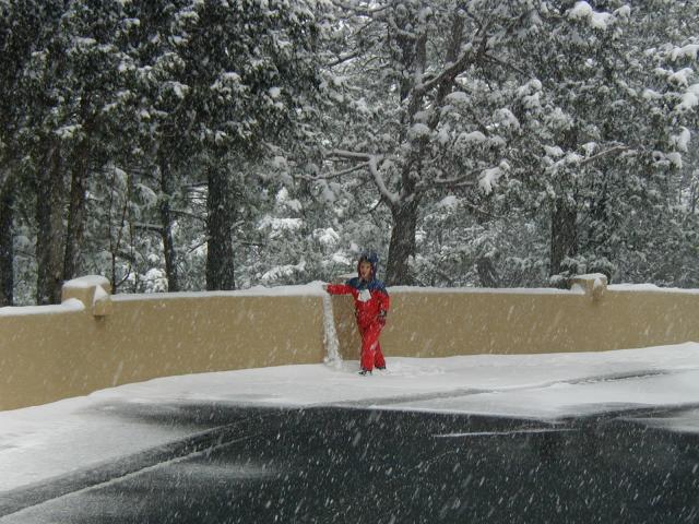 2005/03(March)/Ruidoso/Day3-snowed-in/640x480_2005-03-15-Ruidoso-snowed-in-04-Chance.JPG