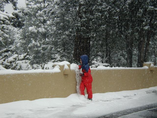 2005/03(March)/Ruidoso/Day3-snowed-in/640x480_2005-03-15-Ruidoso-snowed-in-05-Chance.JPG