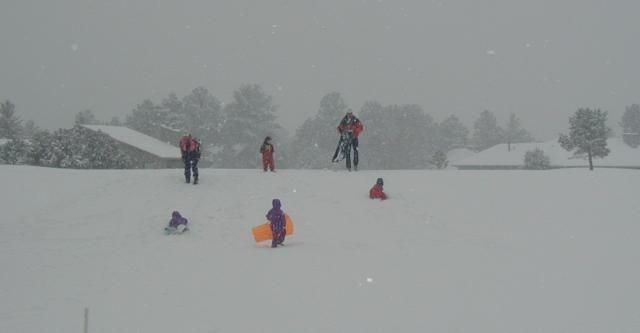2005/03(March)/Ruidoso/Day3-snowed-in/640x480_2005-03-15-Ruidoso-snowed-in-08-sledding.JPG