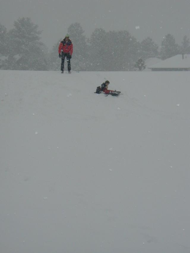 2005/03(March)/Ruidoso/Day3-snowed-in/640x480_2005-03-15-Ruidoso-snowed-in-09-sledding.JPG