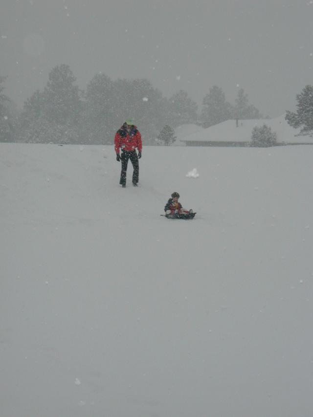 2005/03(March)/Ruidoso/Day3-snowed-in/640x480_2005-03-15-Ruidoso-snowed-in-10-sledding.JPG