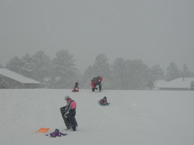 2005/03(March)/Ruidoso/Day3-snowed-in/640x480_2005-03-15-Ruidoso-snowed-in-12-sledding.JPG