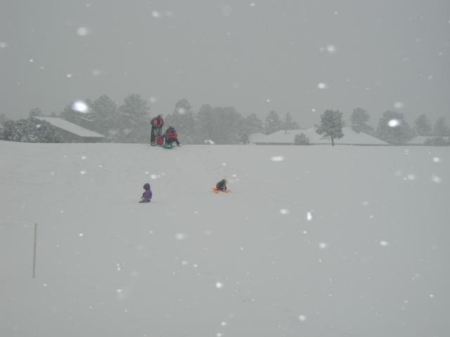 2005/03(March)/Ruidoso/Day3-snowed-in/640x480_2005-03-15-Ruidoso-snowed-in-13-sledding.JPG