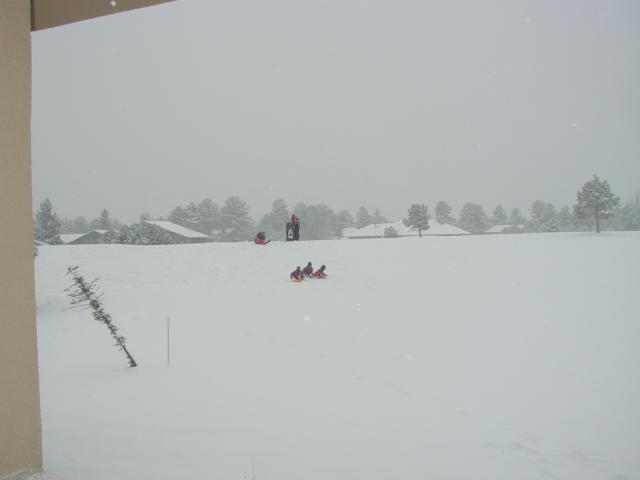 2005/03(March)/Ruidoso/Day3-snowed-in/640x480_2005-03-15-Ruidoso-snowed-in-16-sledding.JPG