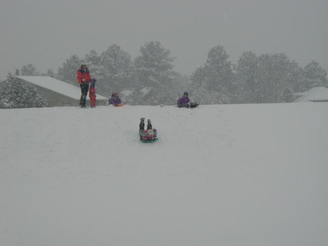2005/03(March)/Ruidoso/Day3-snowed-in/640x480_2005-03-15-Ruidoso-snowed-in-17-sledding-Ren.JPG