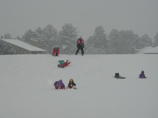 2005/03(March)/Ruidoso/Day3-snowed-in/640x480_2005-03-15-Ruidoso-snowed-in-19-sledding-Chance-falling.JPG