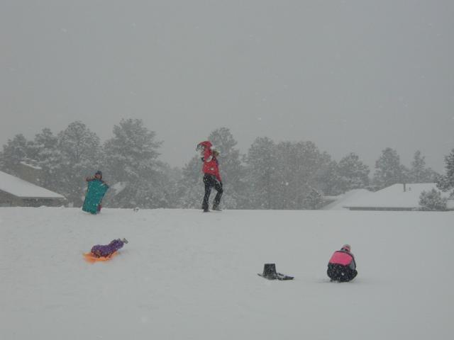 2005/03(March)/Ruidoso/Day3-snowed-in/640x480_2005-03-15-Ruidoso-snowed-in-20-sledding-Dax-flying.JPG