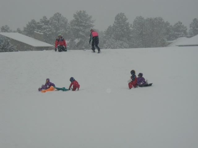 2005/03(March)/Ruidoso/Day3-snowed-in/640x480_2005-03-15-Ruidoso-snowed-in-23-sledding.JPG