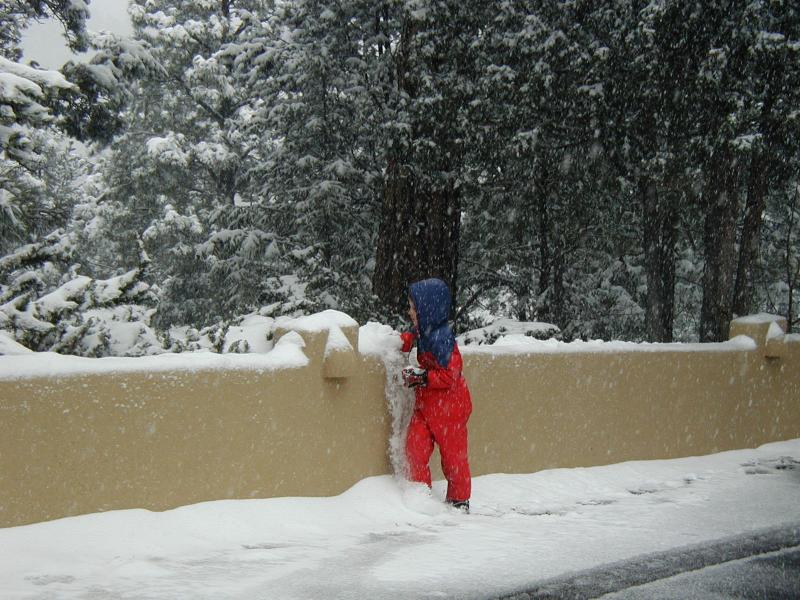 2005/03(March)/Ruidoso/Day3-snowed-in/800x600_2005-03-15-Ruidoso-snowed-in-05-Chance.JPG