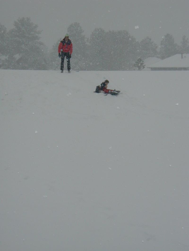2005/03(March)/Ruidoso/Day3-snowed-in/800x600_2005-03-15-Ruidoso-snowed-in-09-sledding.JPG