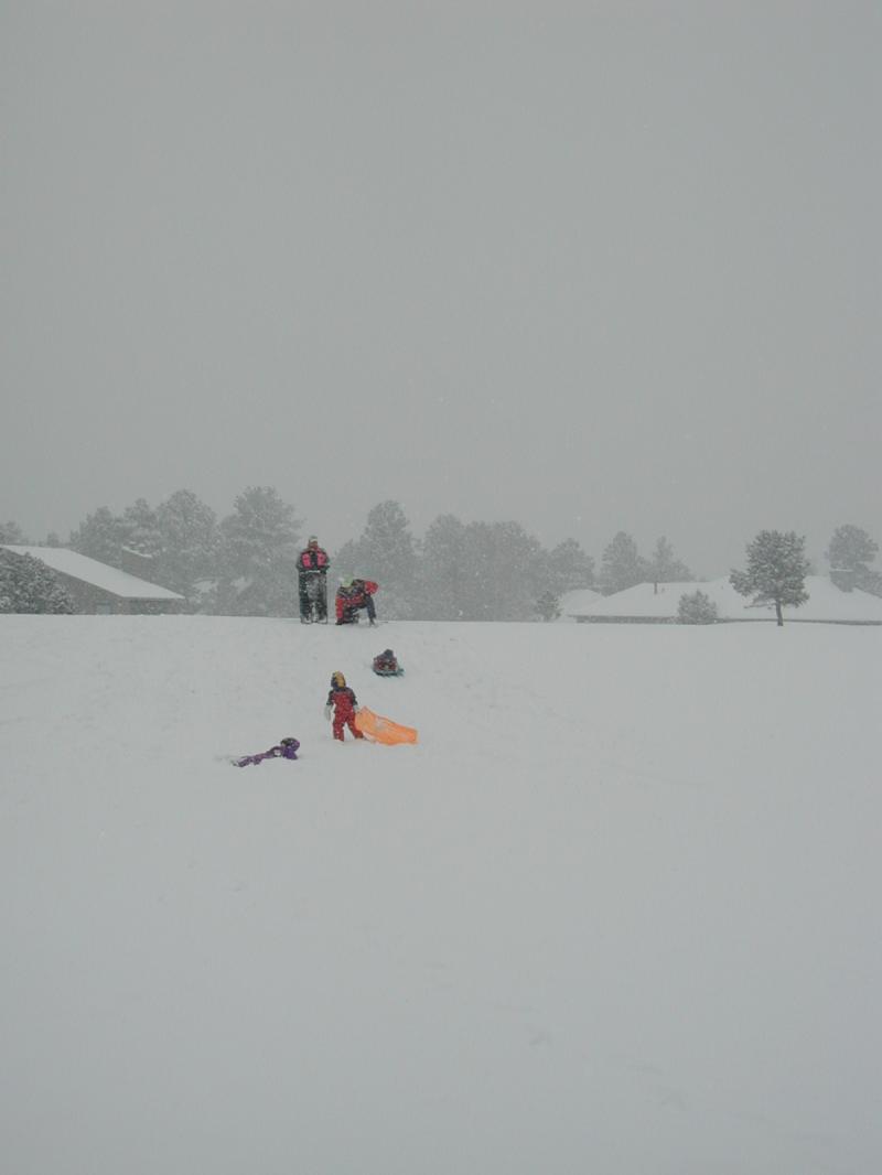 2005/03(March)/Ruidoso/Day3-snowed-in/800x600_2005-03-15-Ruidoso-snowed-in-14-sledding.JPG