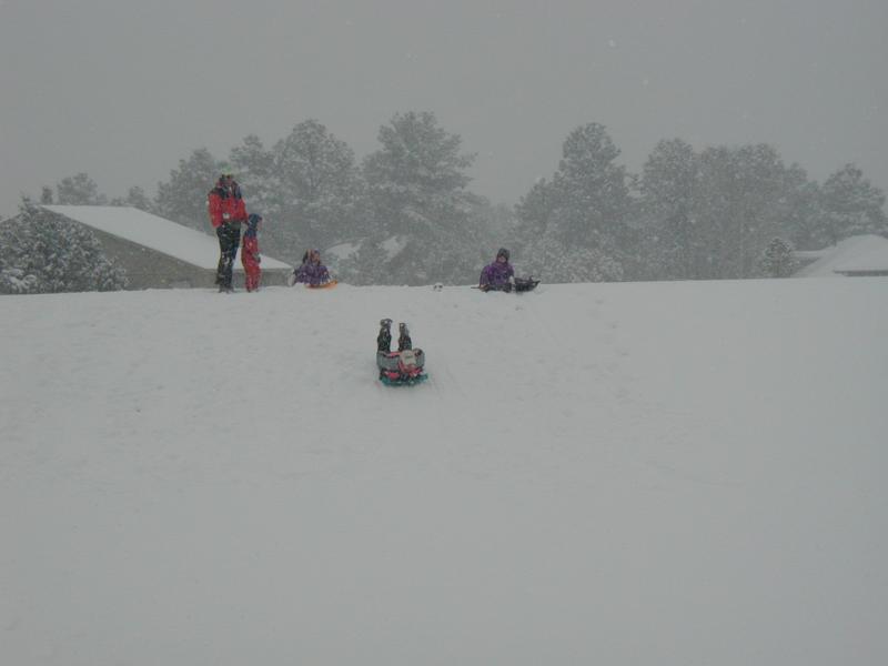 2005/03(March)/Ruidoso/Day3-snowed-in/800x600_2005-03-15-Ruidoso-snowed-in-17-sledding-Ren.JPG