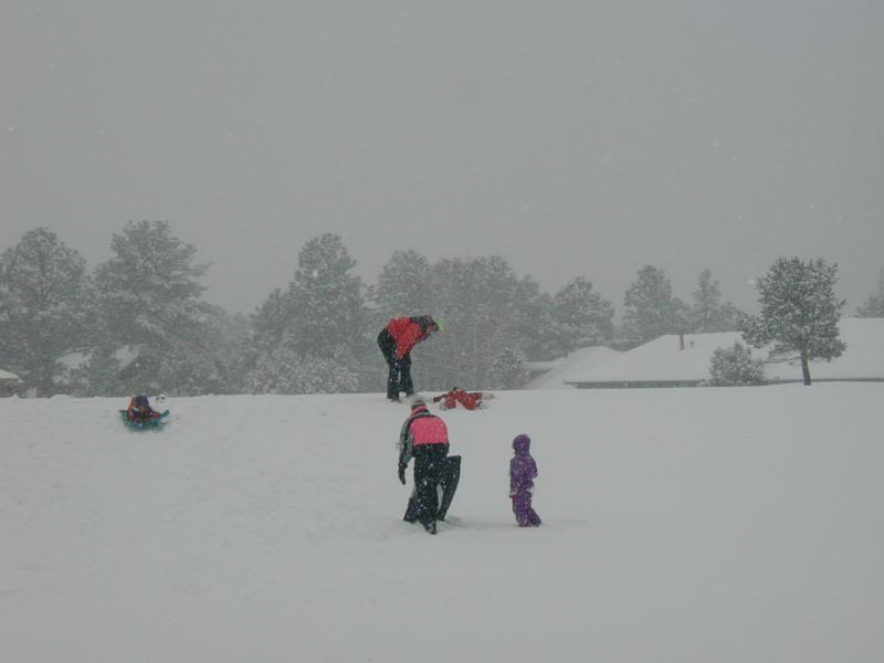 2005/03(March)/Ruidoso/Day3-snowed-in/800x600_2005-03-15-Ruidoso-snowed-in-21-sledding-Dax-snow-angel.JPG